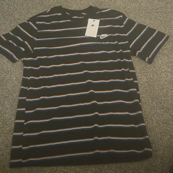 New Nike multi-stripe Tee size L - Picture 1 of 5